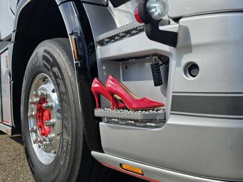 Scania R590 V8 6X4 / 2 TANKS / NL TRUCK! 80T